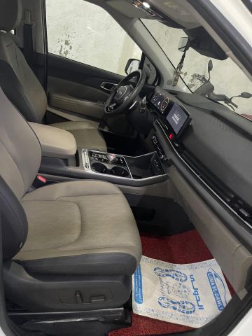 إيجار كيا كرنفال القبطان للسفر العائلي 3