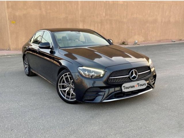 إيجار مرسيدس E200 موديل 2025 بالسائق