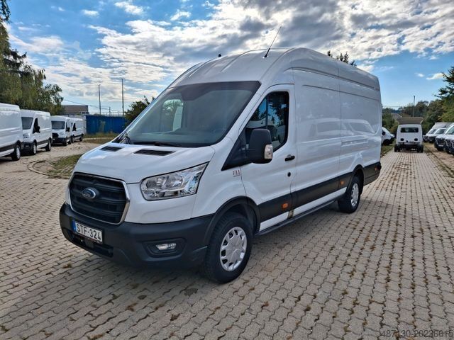 احجز ميكروباص فورد ترانزيت الآن من تورزم تورز