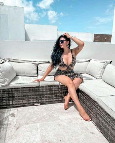 دلوعه ولبوة وهايجة وعايزاك تطفي ناري مش قادرة