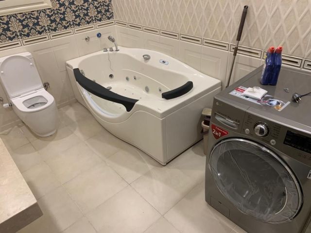 شقة استثنائية بمساحة ٤٢٠ متر - مفروشة وكاملة الأجهزة والتكييفات 7