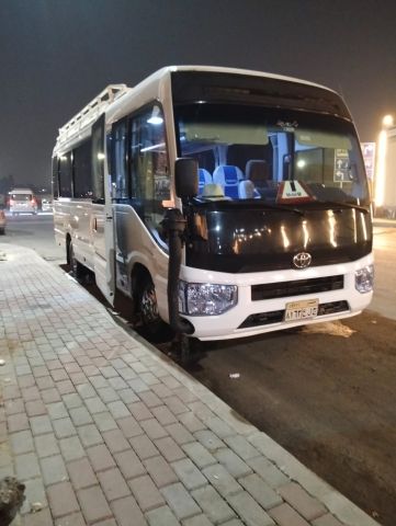 إيجار باص كوستر بالسائق لاستقبال بعثات الشركات 2