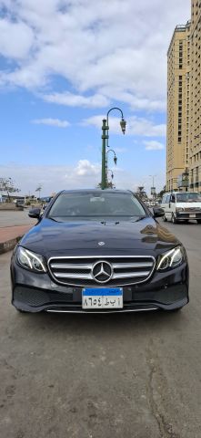 ايجار مرسيدس E200 بالسائق | ليموزين فاخر لرجال الأعمال ومطار القا