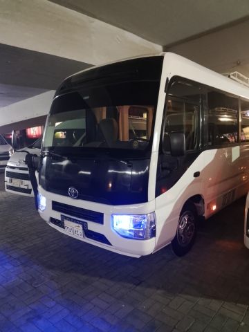 تأجير تويوتا كوستر VIP: رفاهية لا مثيل لها لكل رحلاتك!  010995527
