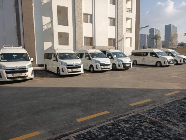 أفضل سعر إيجار ميكروباص تويوتا هاي اس 13 راكب - آمن ومريح للعائلا 2