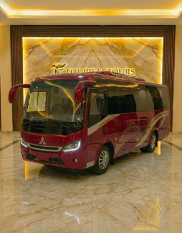 إيجار أتوبيس ميتسوبيشي 28 راكباً للسفر والرحلات بالسائق