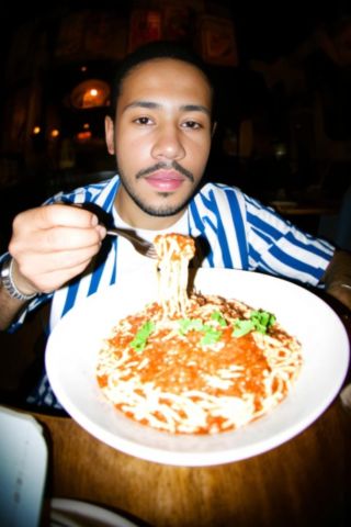 شاب 28 سنه سنجل بدور عل واحده مهتمه بعلاقه  تستمر   4