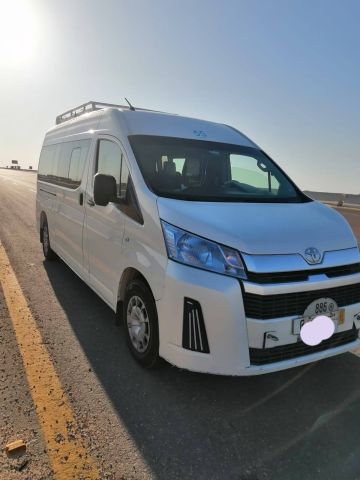 ايجار ميكروباص تويوتا هاي اس 14 راكب للرحالات والسفر