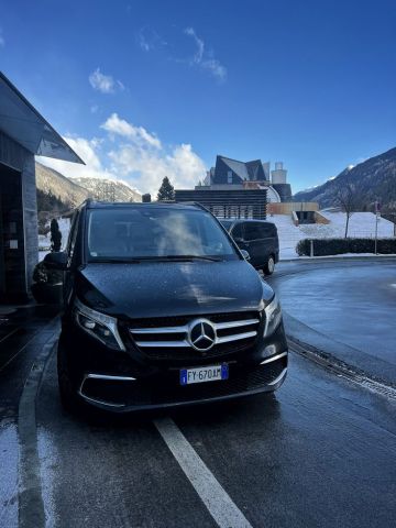 ايجار مرسيدس فيانو للسفر والرحالات العائلية 