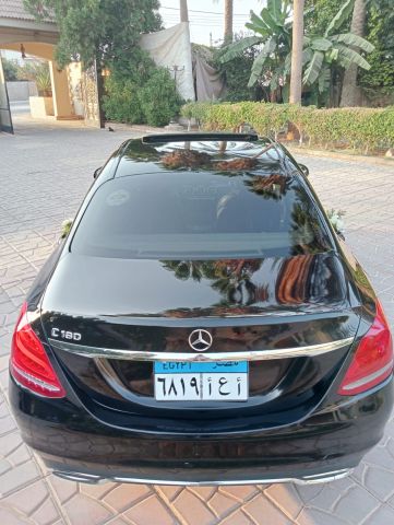 إيجار مرسيدس C180 بأقل الأسعار لخدمات ليموزين المطار الفردية. 3