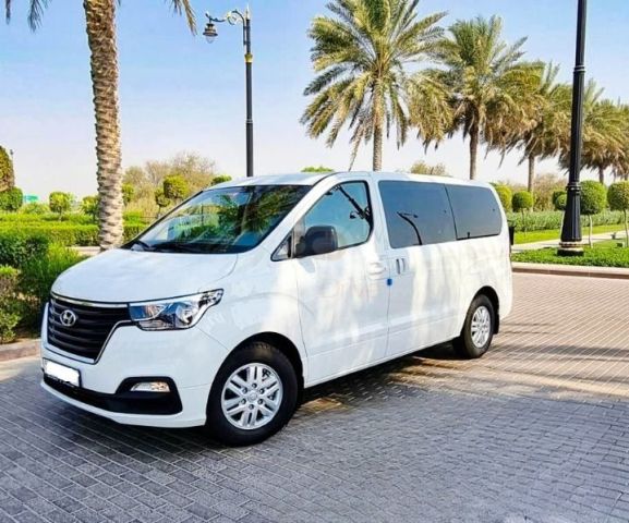 إيجار هيونداي H1 بالسائق - سيارة عائلية اقتصادية ومريحة 2