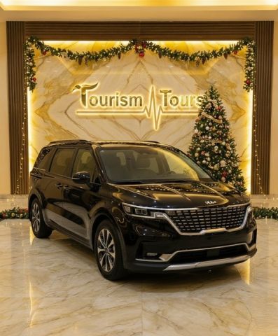 ايجار كيا كرنفال العائلية للسفر VIP