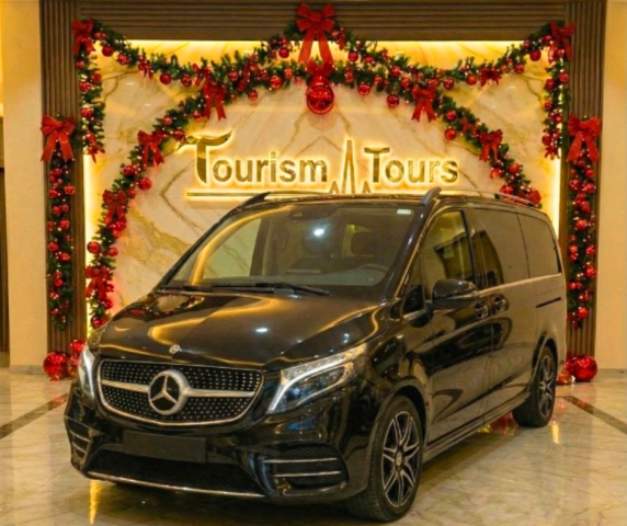 رحلتك العائلية برقيّ مرسيدس.. إيجار فيانو VIP 7 راكب!