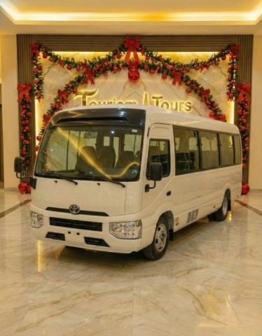سياحة الـ VIP بمفهوم جديد.. إيجار تويوتا كوستر 21 راكب!