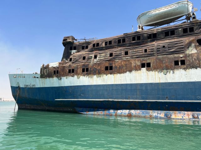 بحث عن صديقه 