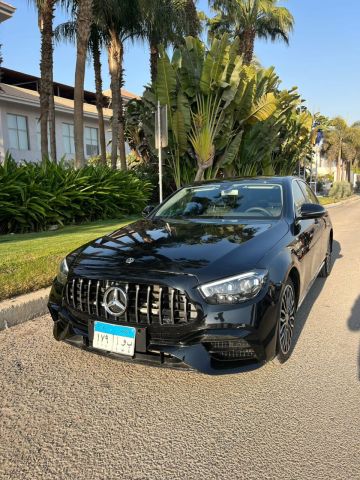 إيجار E200 بالسائق.. أرقى خدمات الليموزين لاستقبال كبار الزوار .