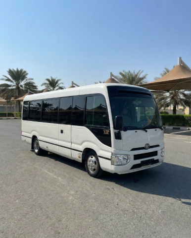سياحة الـ VIP بمفهوم جديد.. إيجار تويوتا كوستر 21 فرد!