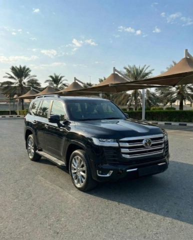 ملكة الصحراء وهيبة الطريق.. إيجار تويوتا لاندكروزر