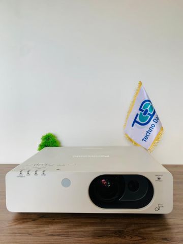 Panasonic HD PT-FW430 بروجيكتور 2