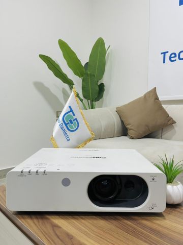 Panasonic HD PT-FW430 بروجيكتور 3
