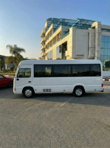 رحلة مجموعتك أسهل وأريح.. إيجار تويوتا كوستر 21 فرد!