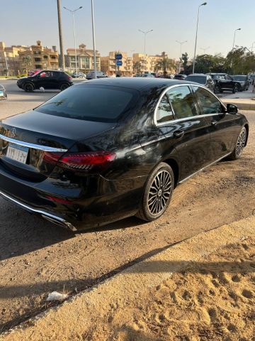احجز الآن مرسيدس E200 بالسائق لإطلالة راقية في المطار مع خصومات 2
