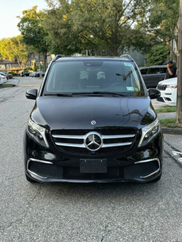 رحلة VIP بامتياز.. إيجار مرسيدس فيانو 7 راكب الفاخرة!