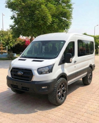 وحش الطرق الأوروبي.. إيجار ميكروباص فورد 14 راكب للسفر!