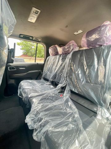 إيجار لاندكروزر VXR مع سائق لراحة ورفاهية عالية. 3