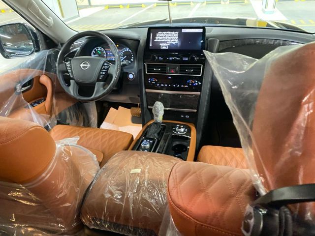 إيجار نيسان باترول فخامة مطلقة بالسائق الخبير بجميع الطرق . 2