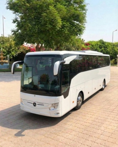 قمة الفخامة للرحلات الجماعية.. إيجار أتوبيس مرسيدس 50 راكب!