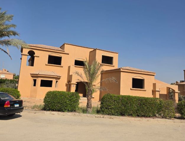 فيلا للبيع في وادي النخيل 2000 متر استلام فوري