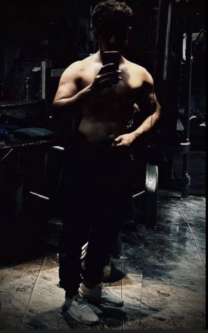 شاب ٢٧ سنه رياضي ابيض ١٨٠سم بحث عن زواج عرفي مقابل متعه 