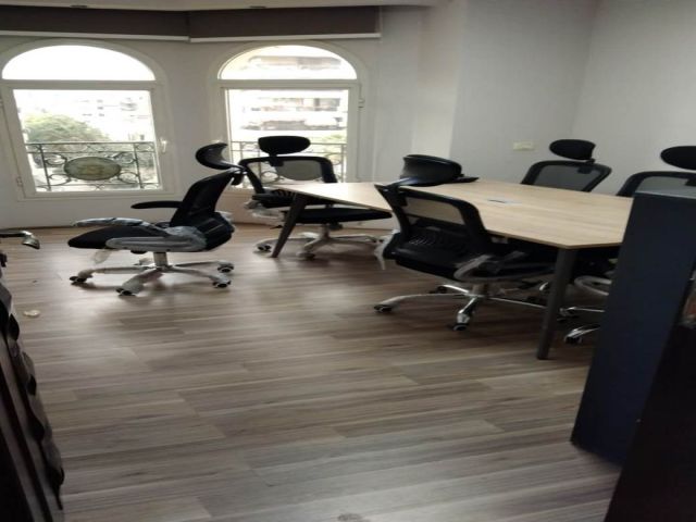 مقر إداري 300م للإيجار في شيراتون المطار موقع مميز 2