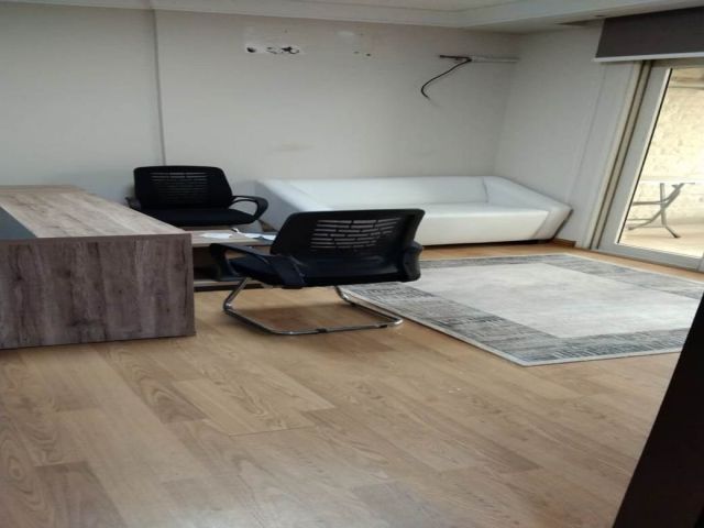 مقر إداري 300م للإيجار في شيراتون المطار موقع مميز 4