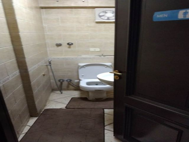 مقر إداري 300م للإيجار في شيراتون المطار موقع مميز 5