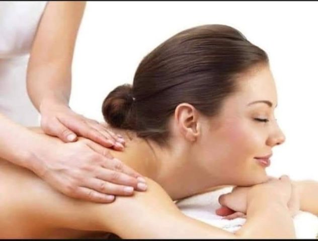 مدرب مساج رومانسي محترف لتحسين تجربتك 3