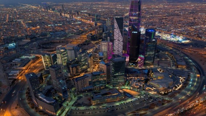 سافر وانت مطمّن والباقي علينا