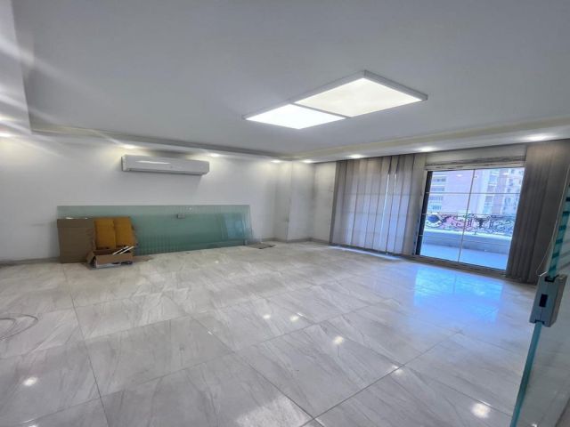 مقر إداري 340م في شــيراتون بالقرب من مسجد الصديق الدور الثاني 