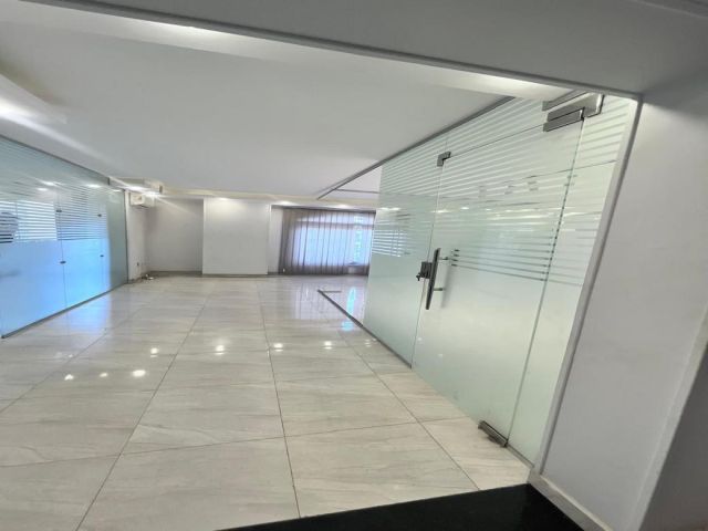 مقر إداري 340م في شــيراتون بالقرب من مسجد الصديق الدور الثاني  2