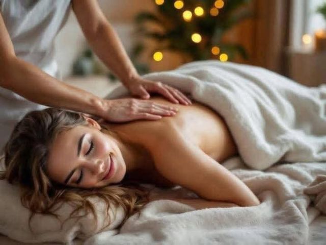 مدرب مساچ رومانسي و محترف لتحسين تجربتك الاسترخائيه