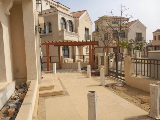 للبيع فيلا 750م في كمبوند سيليا طلعت مصطفى | العاصمة الإدارية الج 2