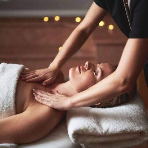 انا بشتغل مساج بريفت 