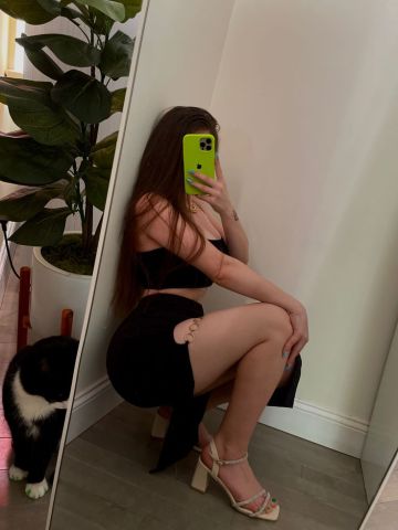 دلوعه ولبوة وهايجة وعايزاك تطفي ناري مش قادرة