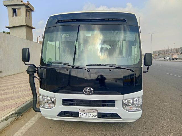 إيجار ميني باص تويوتا كوستر 21 راكب بأفضل سعر