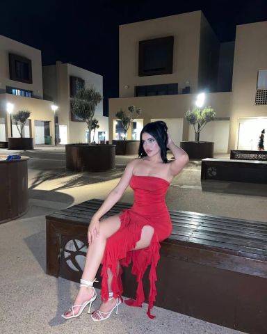 دلوعه ولبوة وهايجة وعايزاك تطفي ناري مش قادرة