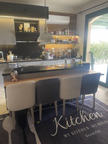 مطبخ PVC مودرن في 2026 SAFETY WOOD للمطابخ والدريسنج روم 