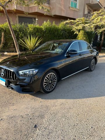 إيجار مرسيدس e200 أحدث موديل لزفة العرسان وإطلالة ملكية.