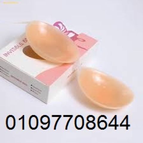 برا سيليكون لاصق بدون حمالة – دعم مثالي وإطلالة خفية