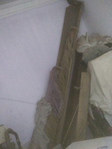 كرانيش وعلاقات خشبية لتعليق الستائر القماش مستعمله للبيع